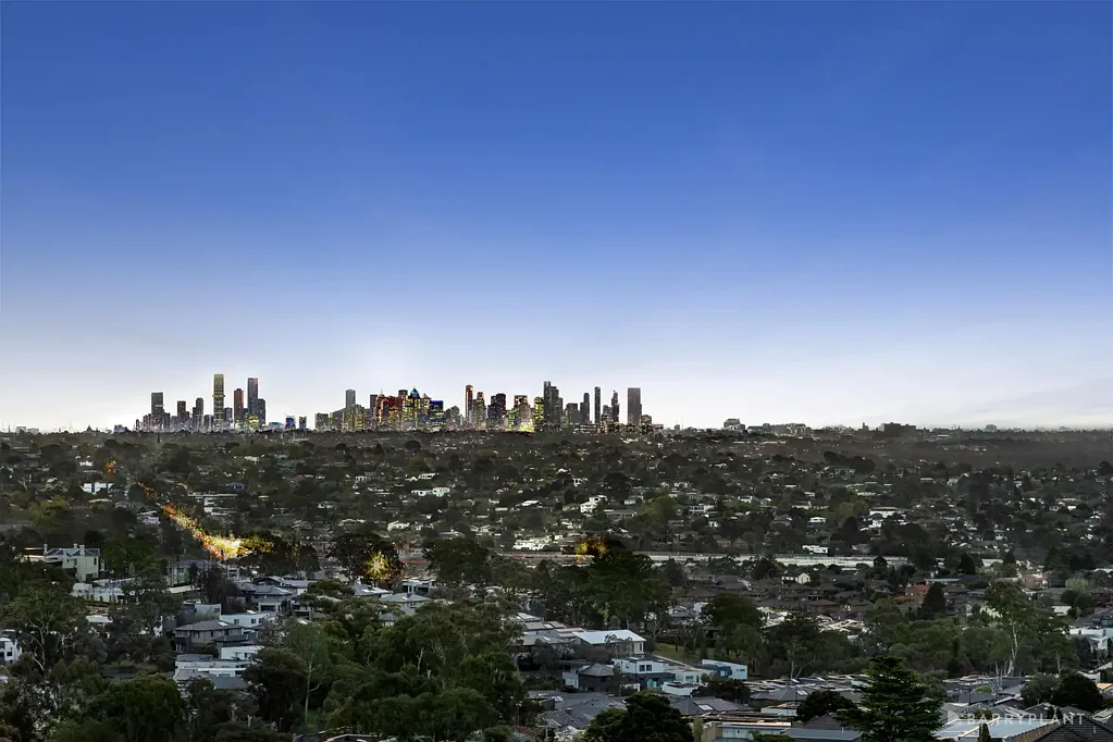 6001/2 Sovereign Point Court, Doncaster, VIC 3108
