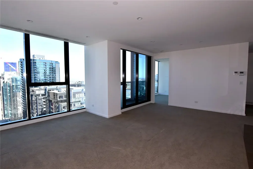 Spacious 2 Bedroom Apartment with Bay View and Study Area!