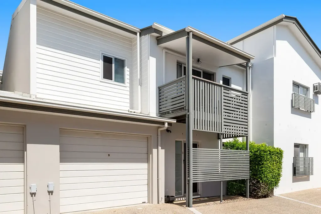 Spacious Townhouse with Private Courtyard