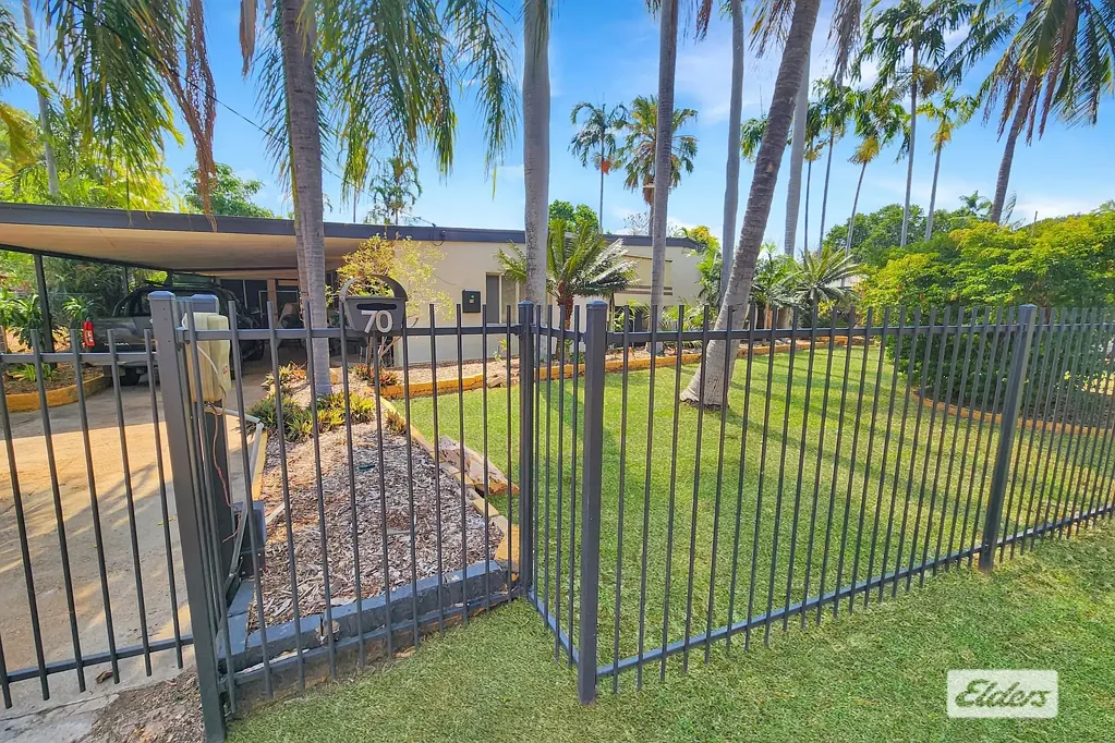Katherine 4 Bedroom Discover Your Oasis at 70 Lockheed Road: Where Comfort Meets Convenience!