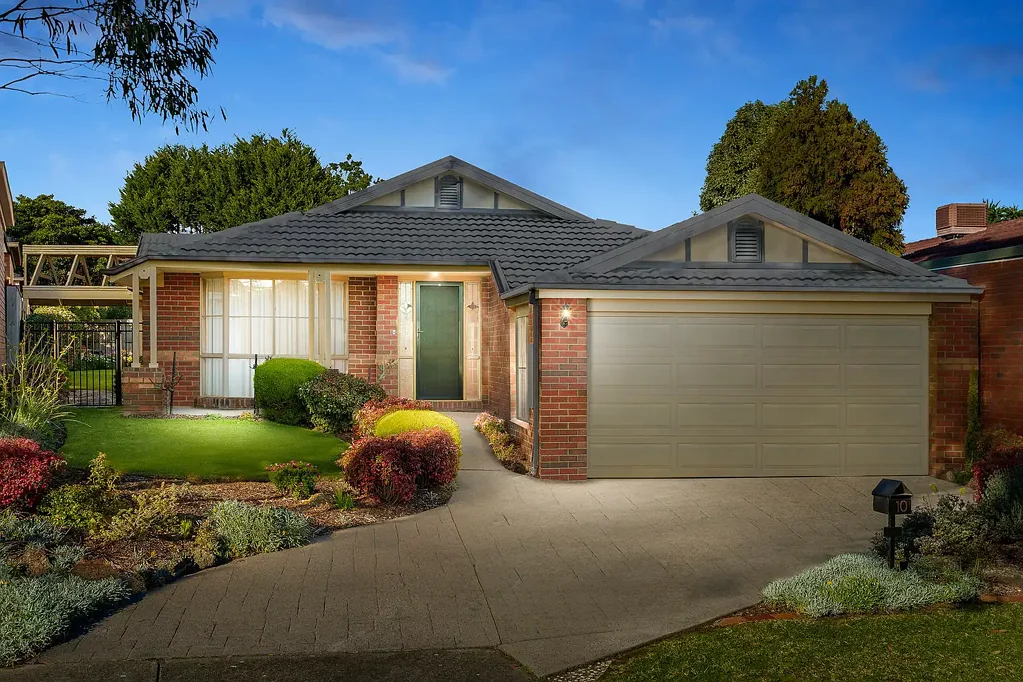 Knoxfield 4房 宽敞家庭住宅，四间卧室，多个起居区和绝佳户外娱乐空间 Spacious Family Home with Four Bedrooms, Multiple Living Zones and Excellent Outdoor Entertaining