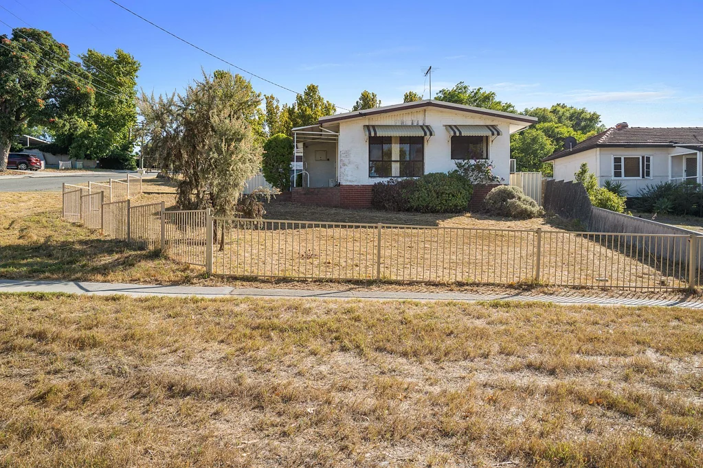 33 Beacham Crescent, Medina, WA 6167