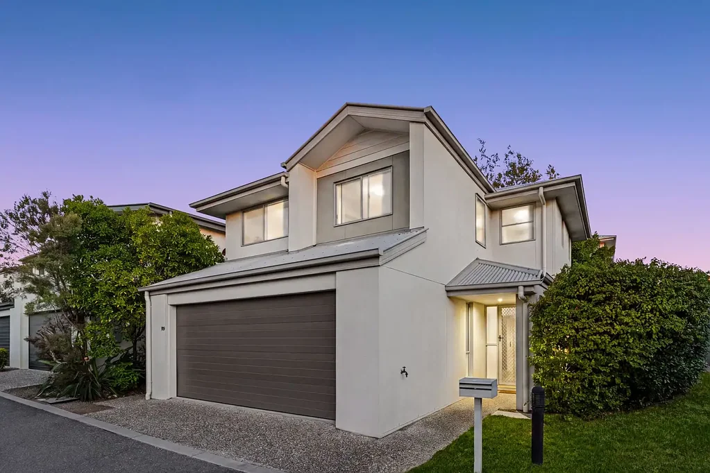 Richlands 3房 独立转角联排别墅 - Richlands 的难得机会 - 请致电 Sam Maleki Standalone Corner Townhouse - A Rare Opportunity in Richlands - Call Sam Maleki