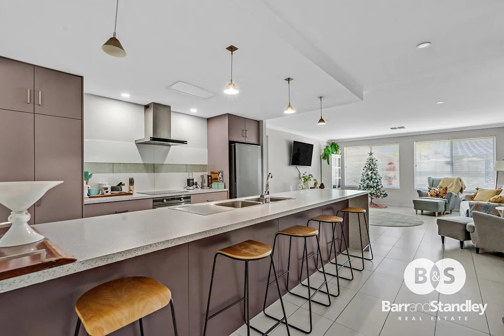 6 Bluebush Road, Glen Iris, WA 6230