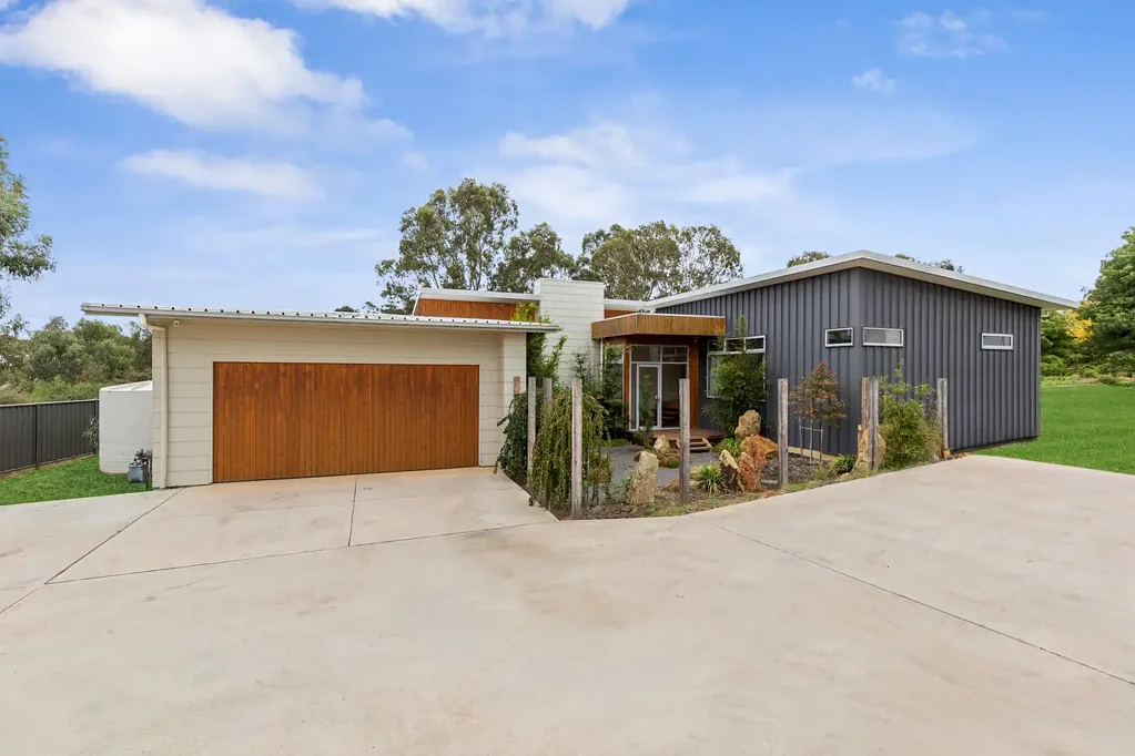 Campbells Creek 3 Slaapkamer Japanese-Inspired Sanctuary with Expansive Family Living