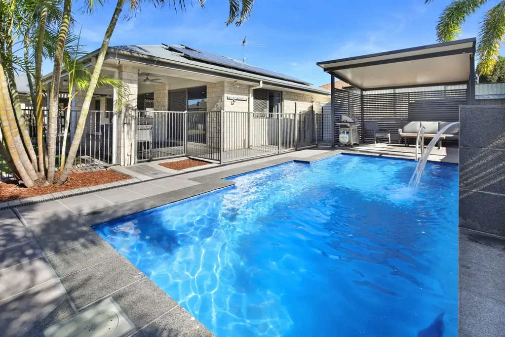 Raceview 4部屋 Luxury Family Living with Poolside Entertaining-Must Be Sold!