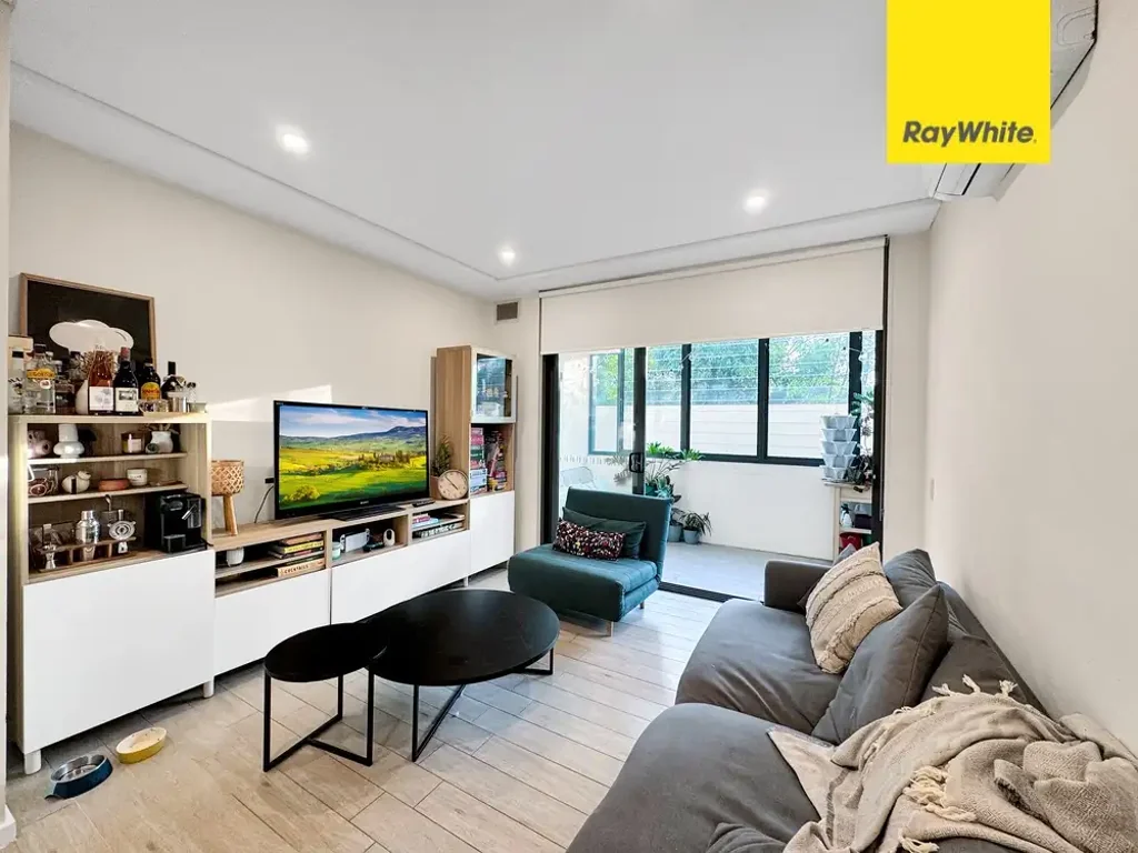 One Bedroom Plus Large Study