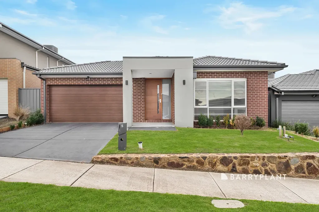 Spacious Family Home in Sought-After Minta Estate