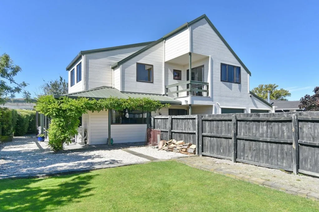 Rangiora 3ห้องนอน * UNDER OFFER * Opportunity For The Astute