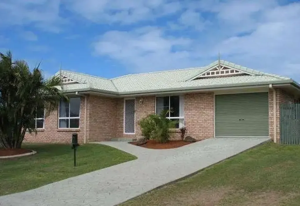 Lovely 4 Bedroom Lowset Brick House in Beaconsfield!