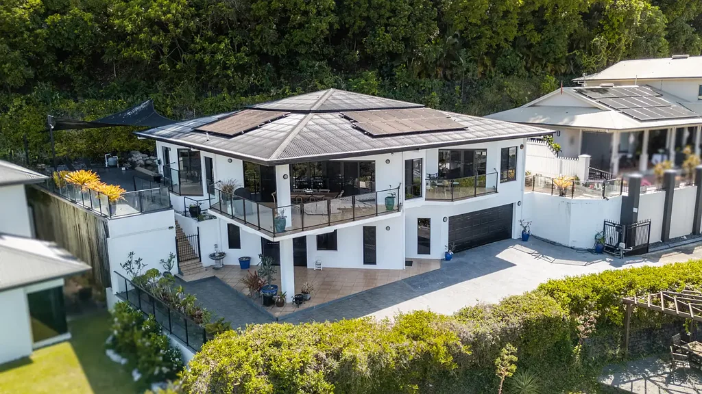 Mooroobool 5ห้องนอน A Home That Captures the Heart — and 270° Views