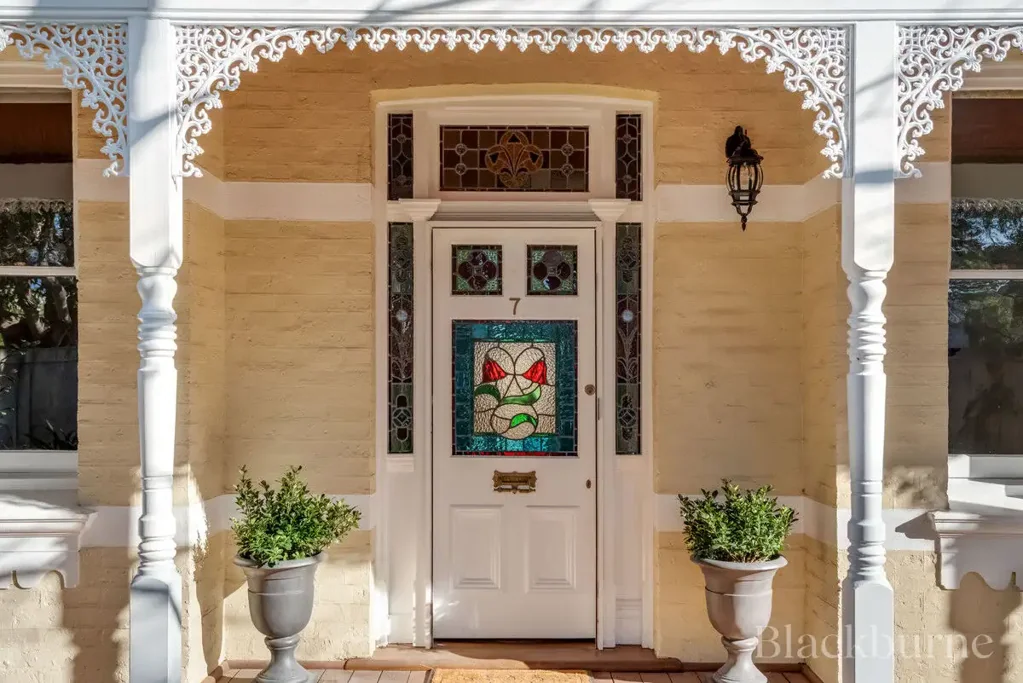 Subiaco 4房  A Rare Charming Subiaco Find - Pool, Studio & Secure Laneway Access