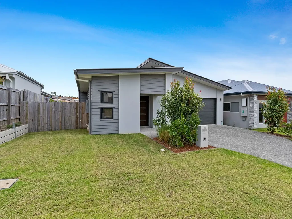 Holmview 4 Bedroom Modern Family Living in Fast-Growing Holmview