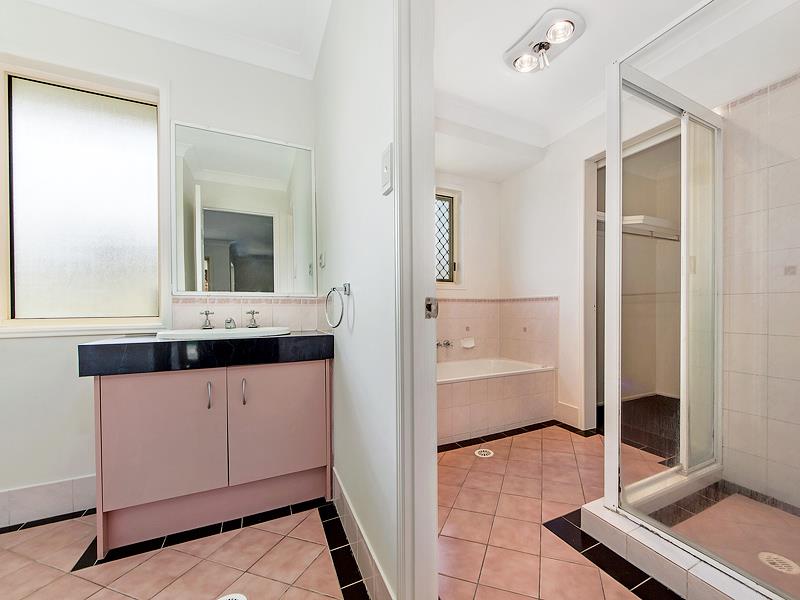 84 JULIE ST, CRESTMEAD QLD 4132, 0 chambres, 0 salles de bain, House