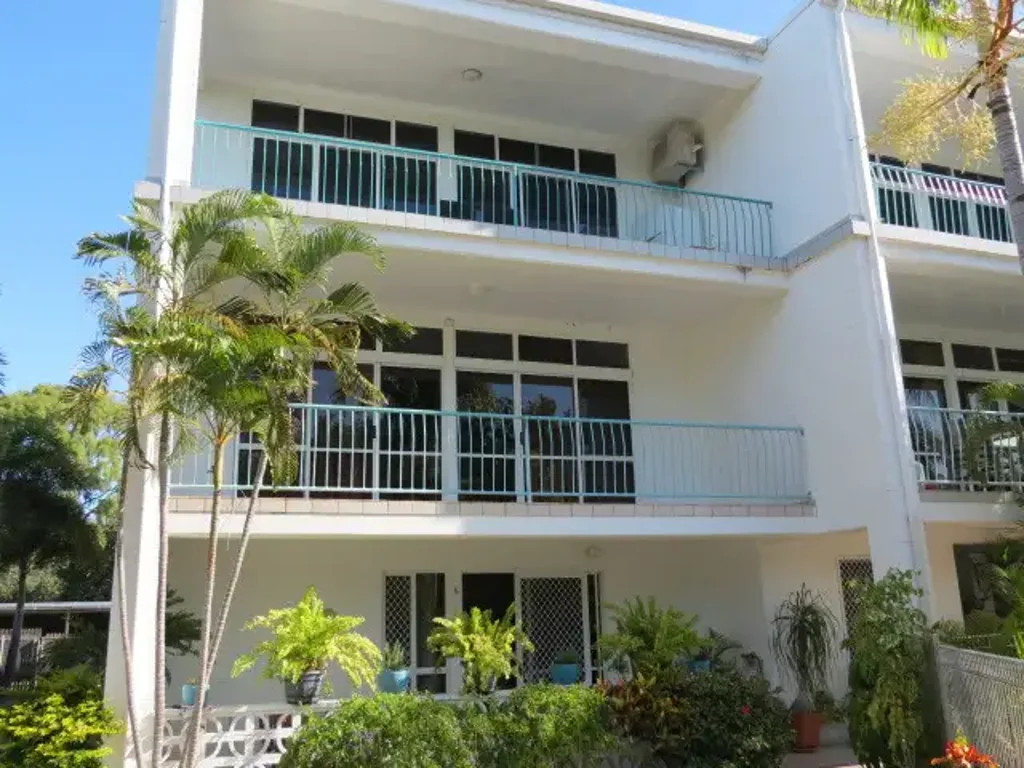 3 BEDROOM OPPOSITE PARK & BEACH