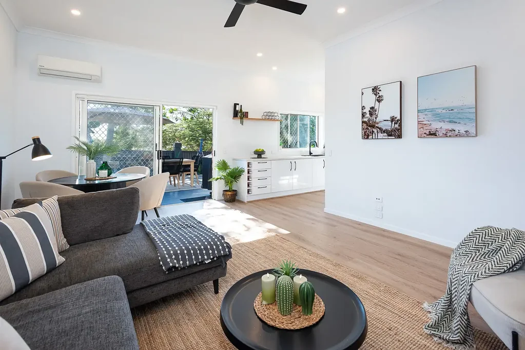 Mudgeeraba 3Moenga Stylishly Renovated Villa Offering Exceptional Value