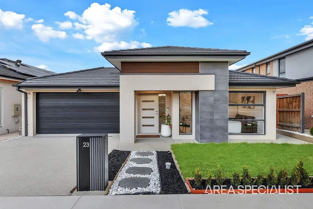 Beautiful Family Home in a Prime Location !!!
