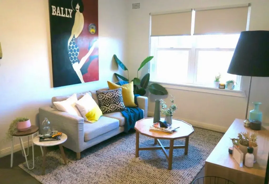 Spacious 1 BR Top-Floor Apartment in Bondi Junction, unfurnished