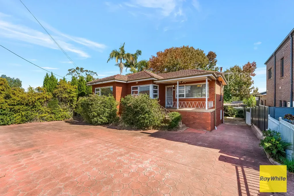 Cabramatta 4कमरा POTENTIAL DUAL INCOME !!