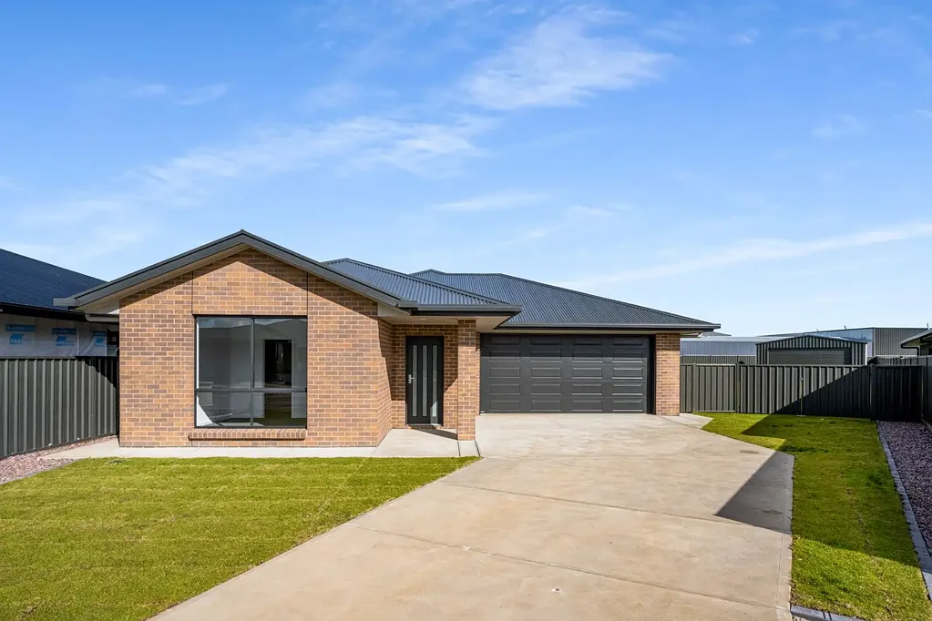 Suttontown 4બેડરૂમ A Springview Dream Home: Style, Space, and the Ultimate Shed!