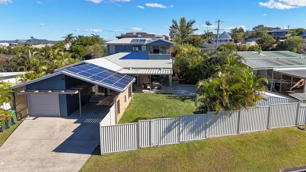 Corindi Beach 5房  Coastal Living at Its Finest - Spacious Family Home Just 500m from Corindi Beach