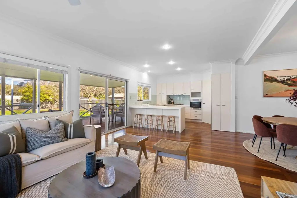 Nabiac 3 Bedroom The Best of Both Worlds- Village Vibes & Coastal Convenience