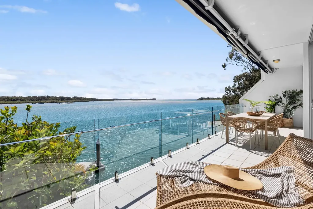 Noosaville 2Zimmer Absolute Riverside Pinch-Me Moment; Lustrous 180 Degree Water Views