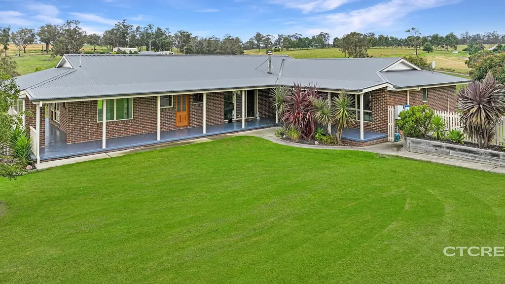 Orbost 5 Bedroom Large home and self-contained unit on 3.5 acres