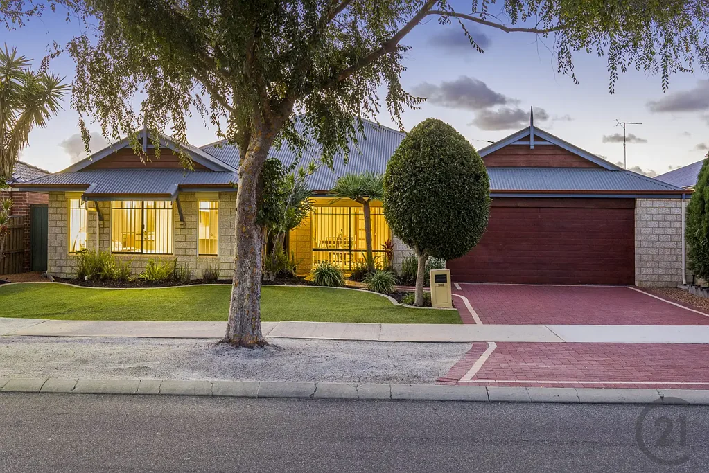230 Peelwood Parade, Halls Head, WA 6210