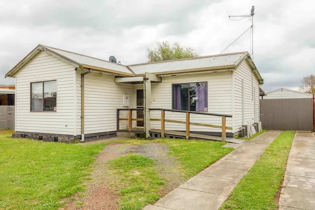 Newcomb 3ਬੈੱਡਰੂਮ Renovate or Detonate!