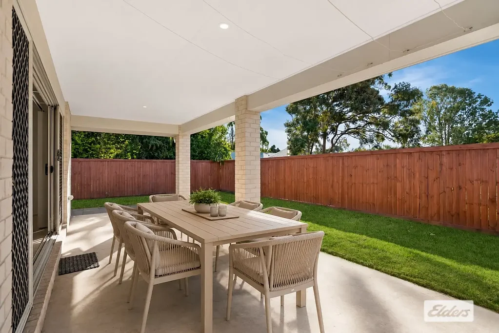 Loganholme 4침실 LOWSET LIVING WITH SPACE, STYLE & CONVENIENCE