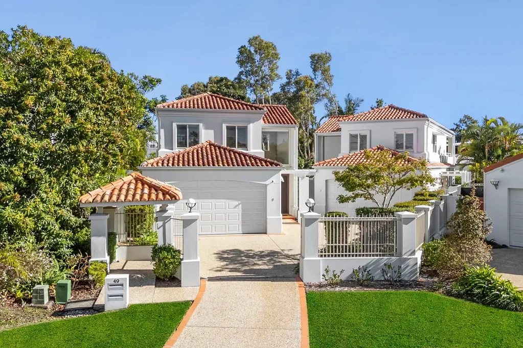 Noosaville 4 Bedroom Timeless Elegance, Unbeatable Location