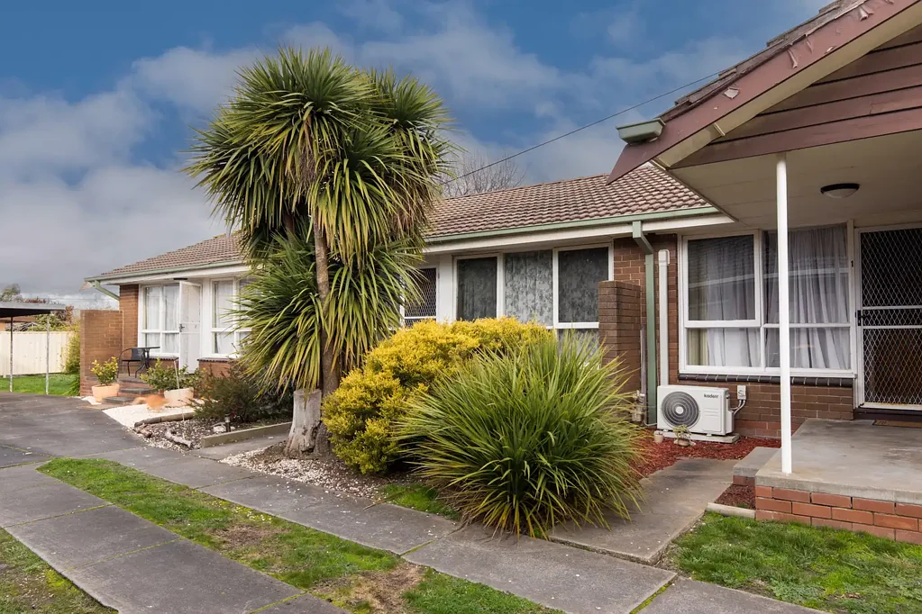 Wendouree 4 Bedroom Complete Complex of 3 Units