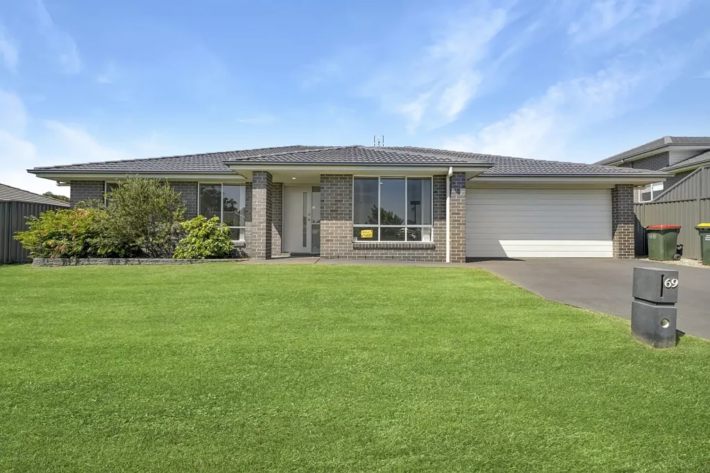 FAMILY HOME IN IDEAL LOCATION