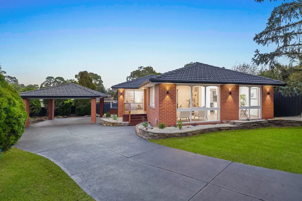 Wantirna 4部屋 Stylishly Renovated Family Living in a Peaceful Court Opposite Parkland