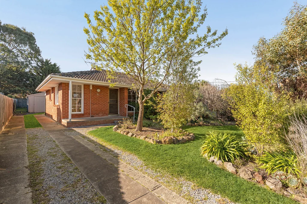18 Felton Avenue, Sunbury, VIC 3429