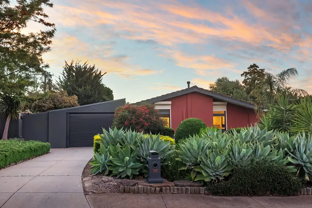 Hackham 3कमरा Attention Families!