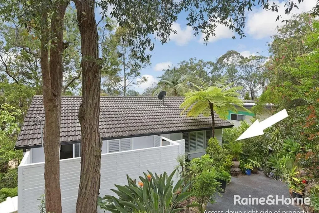 LOWER APARTMENT IN GREAT LOCATION!