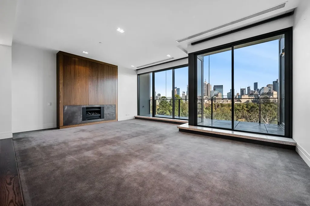 Exquisite Luxury Living at 150 Clarendon Street: A Rare Opportunity in Melbourne's Prestigious Locale