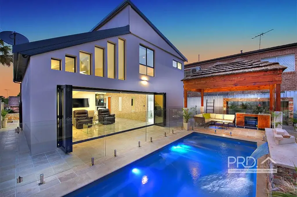 Strathfield South 7Kwarto ARCHITECTURALLY DESIGNED FAMILY OASIS WITH LUXURY SECONDARY DWELLING