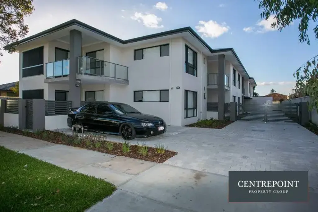 Modern First Floor Apartment | 2 Bedrooms, 2 Bathrooms & Secure Car Bay