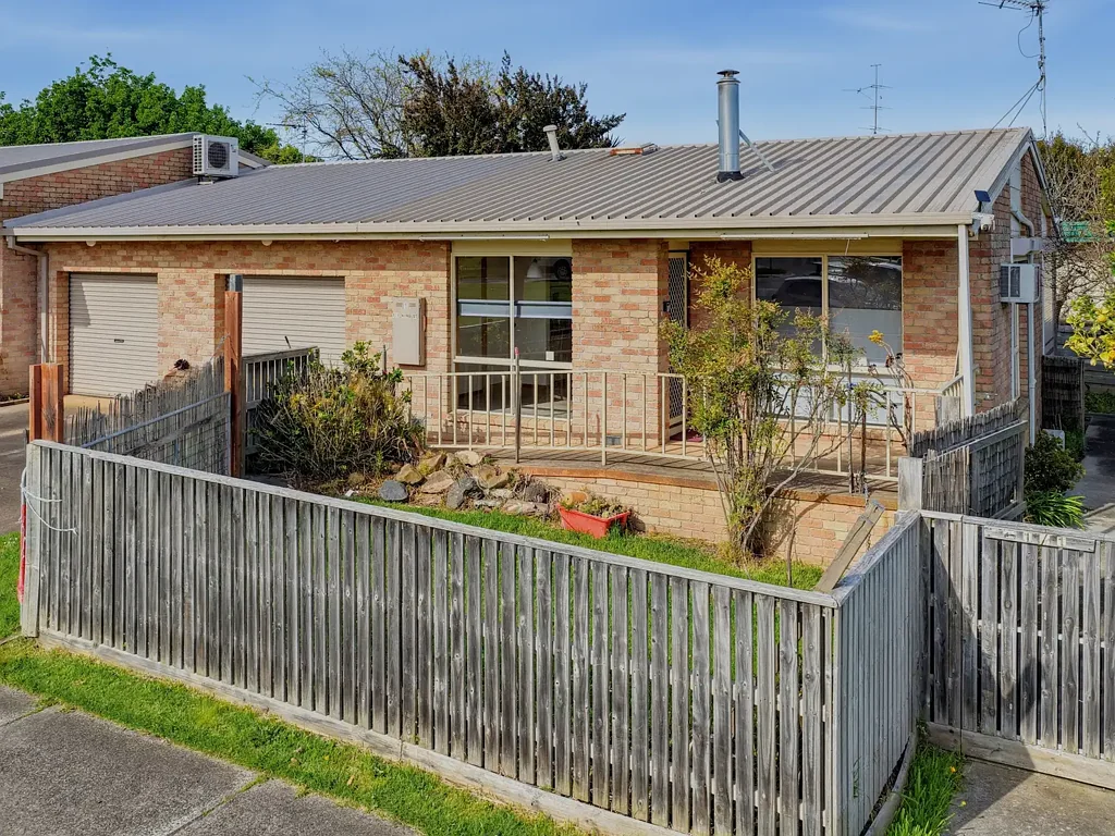 Wonthaggi 2房  Prime Location, Character, & Convenience!