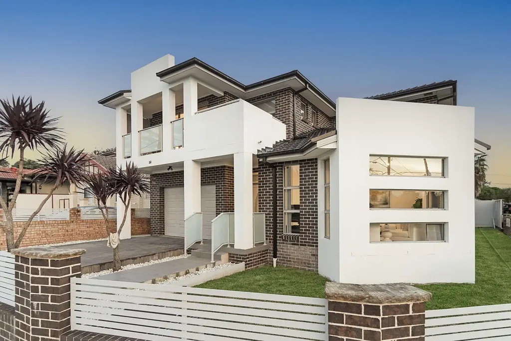 Guildford 5房  Modern & luxurious Family Home on a Corner Block