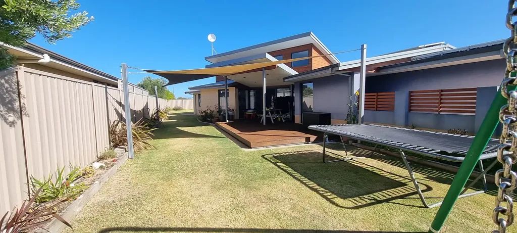 4 Baleine Dr, Castletown, WA 6450