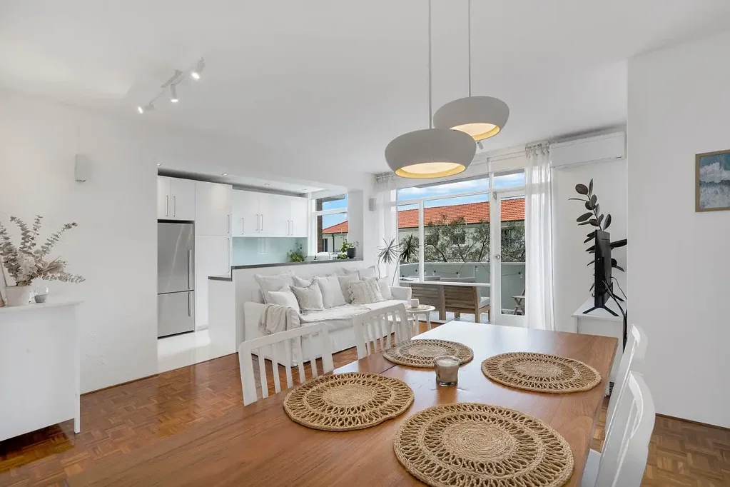 Generous Open Plan Renovated Beach Pad