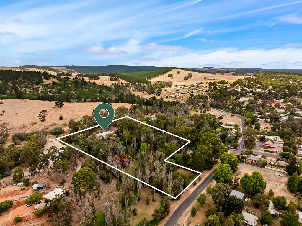 Nannup 10Kwarto Holberry House - A rare chance to take on a Nannup icon