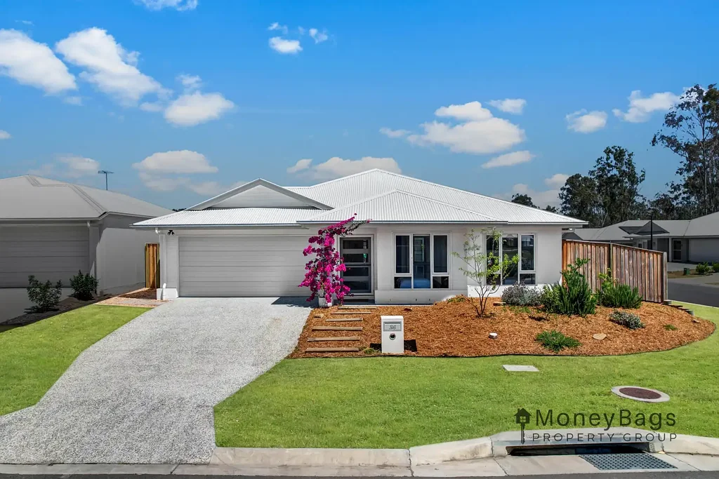 Jimboomba 4Kwarto Modern Family Living on a Dual-Access Corner Block