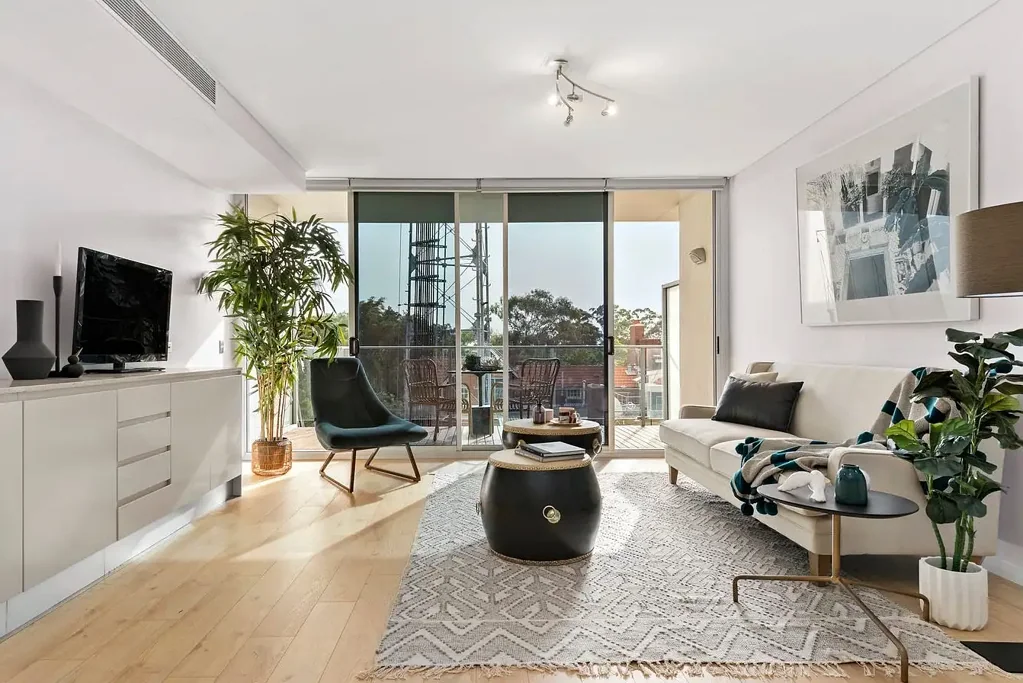 One Bedroom + Study in  Crows Nest