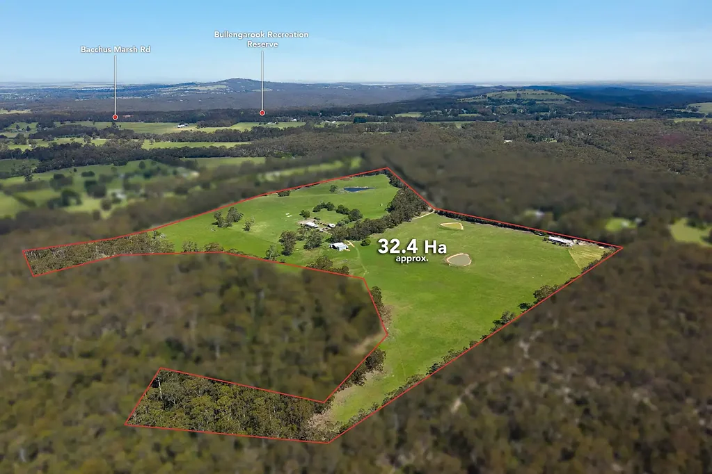 Bullengarook 7Zimmer "Price Amendment" A gently undulating clear, clean & well-maintained 80-acre farm with 2 Houses, 3 Dams & first-rate Infrastructure