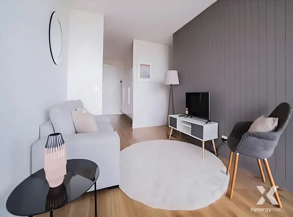Furnished, 2 Bedroom Apartment